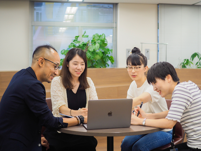 株式会社デジタルアイデンティティの充実の育成体制！Photoshopを使ったデザイナーインターンの画像3