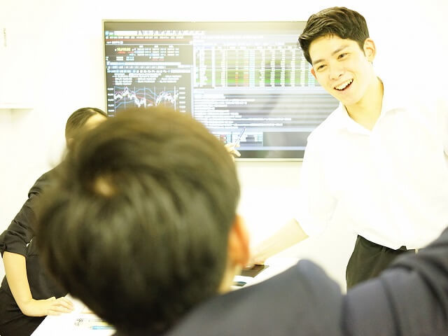 株式会社クラウドファンディングの【実力次第で高収入】出社は週一水曜日+リモートワークで株式研究の画像1